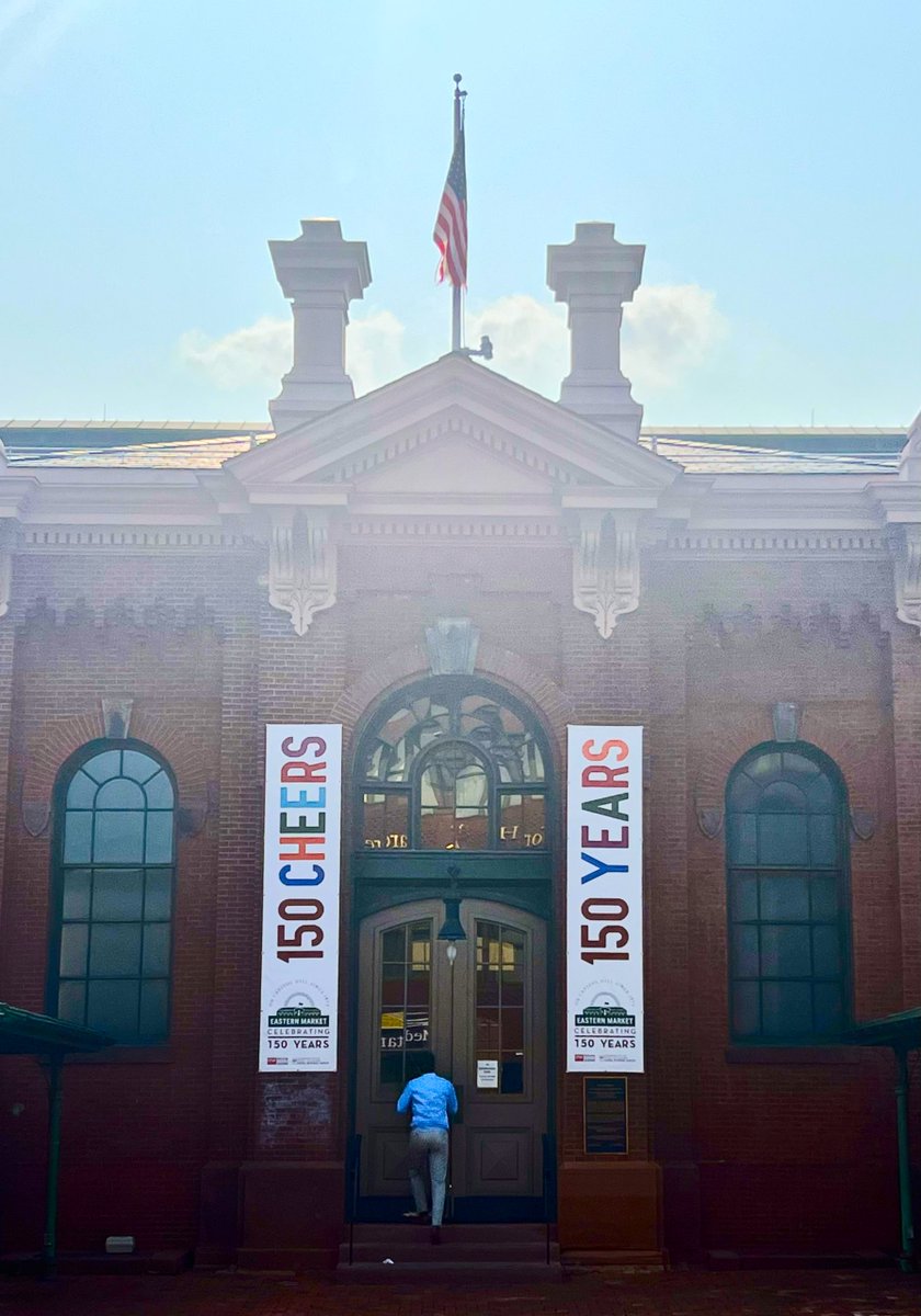 HillRagDC's tweet photo. Get tickets for #Novemberfest, the @easternmarketdc birthday party Nov. 10 --or bring the family to check out performances, demonstrations and fun Nov. 11-12! Celebrate Eastern Market’s 150th Anniversary Nov. 11-12 https://t.co/d6vuYMKKJ6 https://t.co/6kpPGr88Gn