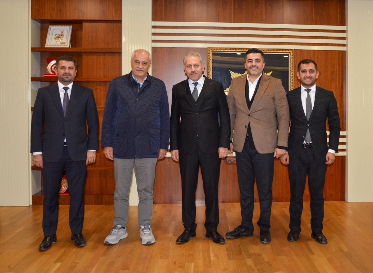 MusEmniyet's tweet photo. MBD Group Yönetim Kurulu Başkanı Bahattin Demircan, MBD Enerji Yönetim Kurulu Başkanı Emin Demircan, Doğu Gaz Genel Müdürü Serhat Demircan, Muş Şeker Fabrikası Genel Müdürü Turgut Kızılkaya; Emniyet Müdürümüz Sayın Serkan Karaman'ı makamında ziyaret etti. https://t.co/7AraVt9Eng