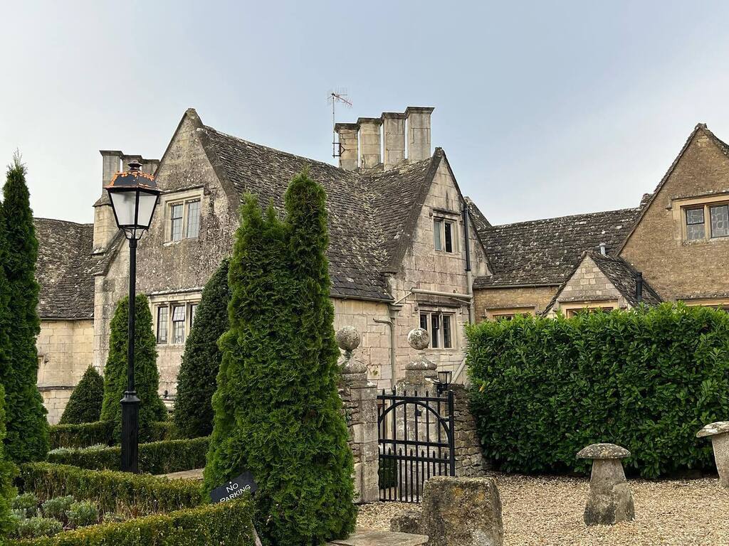 SharonLWrites's tweet photo. What secrets hide in the manor house?
DEATH TAKES A BATH : A Cotswold Crimes Mystery Book 1
DEATH TAKES A FALL Book 2 pre-orders available now!
Links in bio
#cotswolds #cotswolds_culture #amwriting #writerscommunity #mystery #writingcommunity #amwriti… https://t.co/fQhYVeZPvD https://t.co/W3Krodpkj2