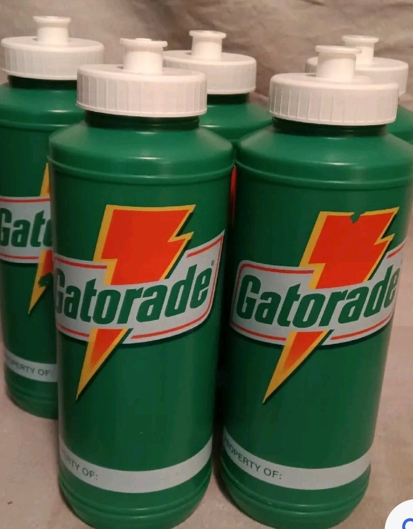 AdvisorSports's tweet photo. @darrenrovell Is that really any different than the green Gatorade bottles we all used for water as kids? https://t.co/sfRime7s5n