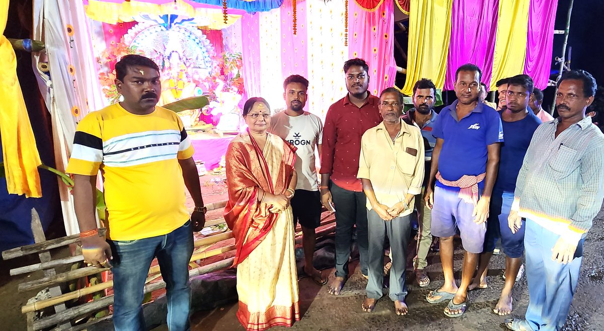 MadhuAgrawalla2's tweet photo. ଆମ #ପାଟକୁରା ନିର୍ବାଚନ ମଣ୍ଡଳୀ ଅନ୍ତର୍ଗତ ଡେରାବିଶ ବ୍ଳକର ବିଭିନ୍ନ ଗ୍ରାମପଞ୍ଚାୟତର ମା' ଗଜଲକ୍ଷ୍ମୀଙ୍କ ସମସ୍ତ ପୂଜା ମଣ୍ଡପ ବୁଲିବା ସହ ମା' ଙ୍କ ଆଶୀର୍ବାଦ ଭିକ୍ଷା କରିଲି।
ଏହି ଅବସରରେ ଯୋଗଦେଇଥିବା ସମସ୍ତ ସହଯୋଗୀ ଓ ନେତୃବୃନ୍ଦମାନଙ୍କୁ ଅଶେଷ କୃତଜ୍ଞତା ଜ୍ଞାପନ କରୁଛି।
#GajLakshmiPuja #Patkura #Derabis #Kendrapara https://t.co/mxkiBIMzOZ