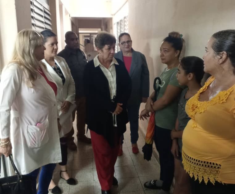 🔁Visita la Dra Cristina Luna Morales,  Presidenta de la Comisión Permanente de la AN que atiende Salud y Deporte, el Pol Rafael Izquierdo de P Padre #LasTunas con motivo a visita parlamentaria en el territorio, acompañada de la Dra. @VivianaDps, Directora General de Salud.