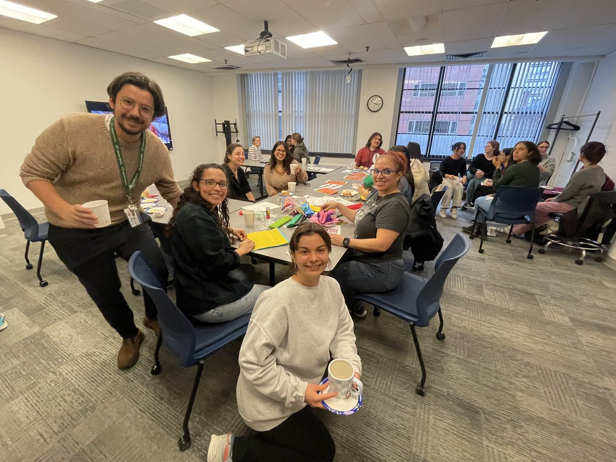 TuftsSACNAS's tweet photo. Our #eldiadelosmuertos and #eldiadetodoslossantos cultural event went great!
Thanks to all the #Tufts #SACNistas who came in yesterday and learned about these iconic #Hispanic #traditions, it was a blast! #gracias
@SACNAS @TuftsGSBS @tuftsmicrodei https://t.co/NV5mU3FtHD
