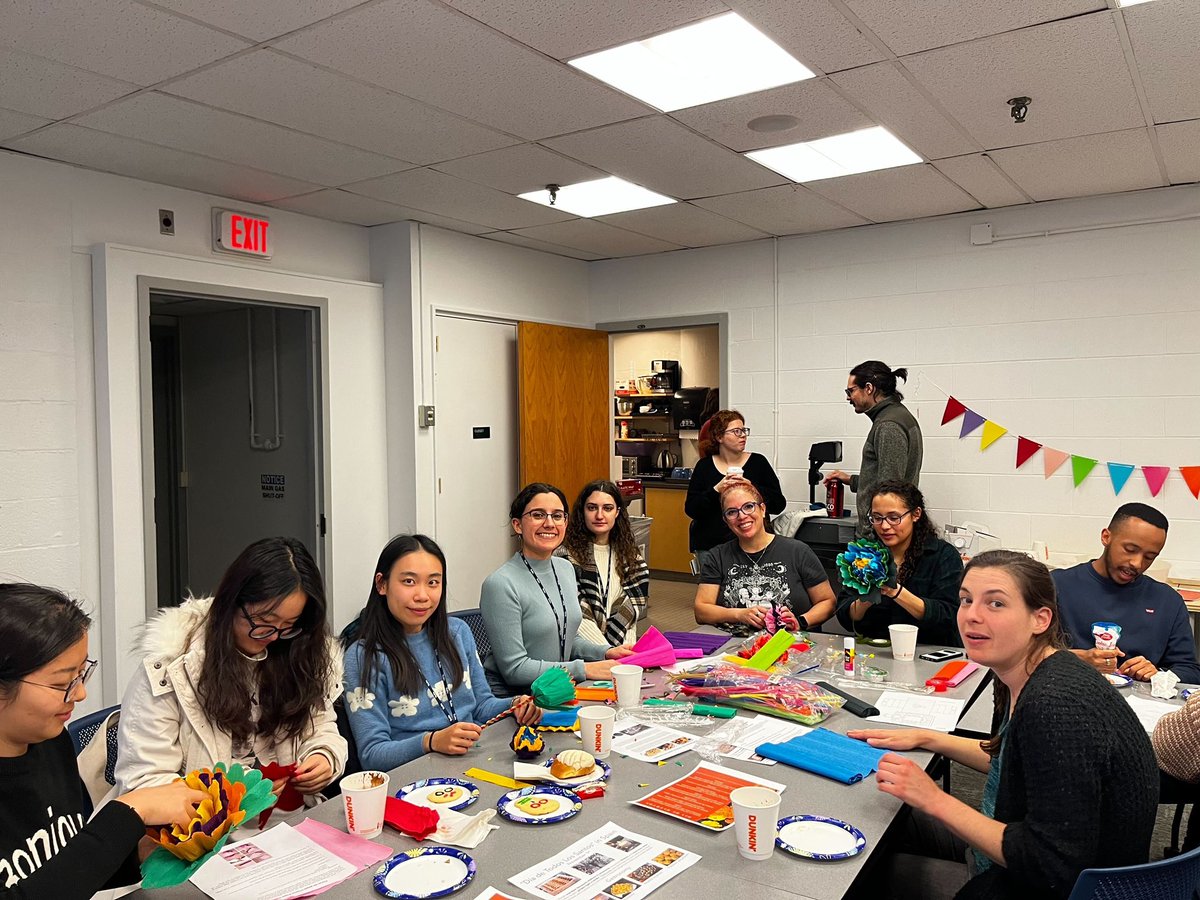 TuftsSACNAS's tweet photo. Our #eldiadelosmuertos and #eldiadetodoslossantos cultural event went great!
Thanks to all the #Tufts #SACNistas who came in yesterday and learned about these iconic #Hispanic #traditions, it was a blast! #gracias
@SACNAS @TuftsGSBS @tuftsmicrodei https://t.co/NV5mU3FtHD