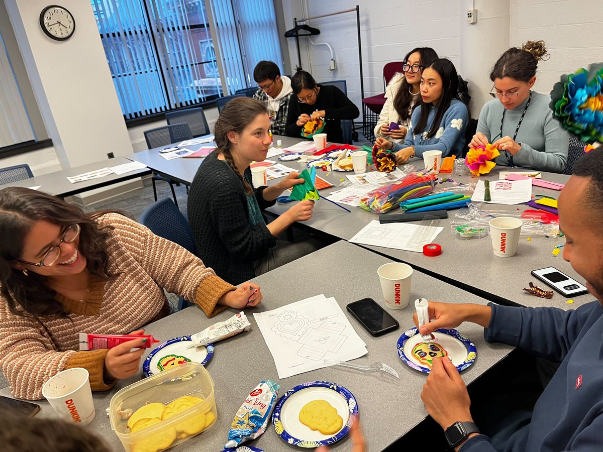 TuftsSACNAS's tweet photo. Our #eldiadelosmuertos and #eldiadetodoslossantos cultural event went great!
Thanks to all the #Tufts #SACNistas who came in yesterday and learned about these iconic #Hispanic #traditions, it was a blast! #gracias
@SACNAS @TuftsGSBS @tuftsmicrodei https://t.co/NV5mU3FtHD