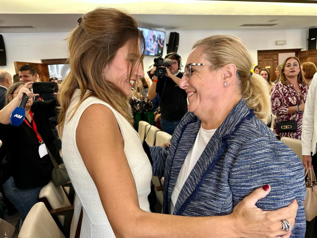 Estoy enormemente feliz por mi compañera y amiga, <a href="/anacarmenmata/">ana mata rico🇪🇸</a>, porque sé que va a ser una magnífica alcaldesa de #Mijas.

El entendimiento en favor de los vecinos de ambos municipios será la tónica en la relación de los dos ayuntamientos.