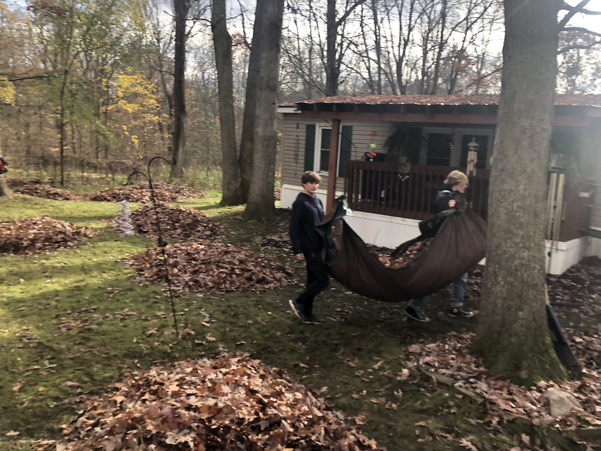 markchapman721's tweet image. A little Snow on Tuesday : Raking leaves in the community together on Wednesday-  Fall in Michigan 😀