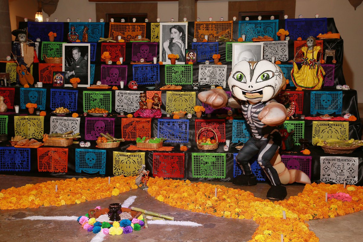AlacranesdDGO's tweet photo. Hoy es uno de los días más especiales para los mexicanos, una de las tradiciones de mayor arraigo en nuestro país, donde honramos la memoria de nuestros seres queridos que se han adelantado de este mundo. https://t.co/0cRgSJKdgk