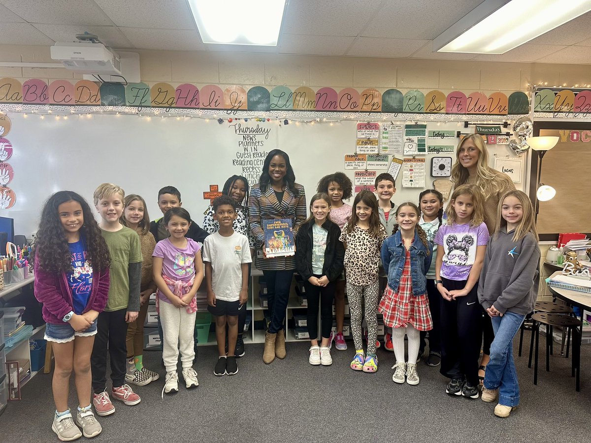 MarlisaTV's tweet photo. I had so much fun reading to Ms. Methvens third-grade class at @SCPSInfo’s Bear Lake Elementary. 

We read “Even Superheroes Have Bad Days.” 📚

Thanks for letting me spend some time with you all. 😊
@fox35orlando https://t.co/FdDdbEwPPw