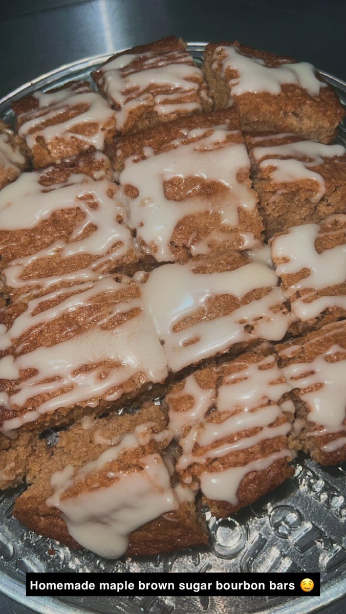 EricaLynn1549's tweet photo. #homemade #maple #brownsugar #bourbon #cakebars #glazed #dessert #baking #yum #fallflavors #flavorsoffall #foodporn π€€ https://t.co/M5abDkxQYN
