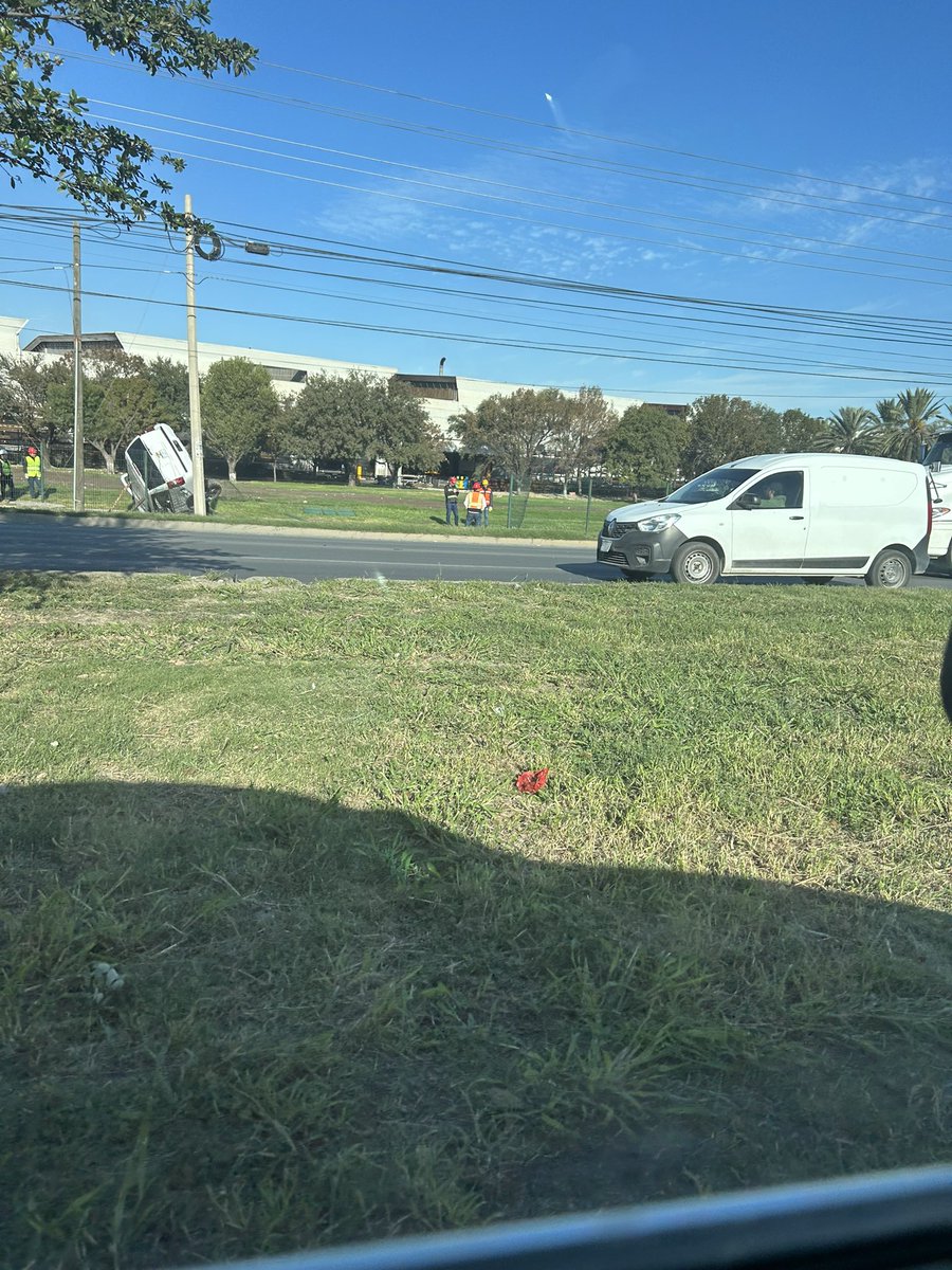santosortizmxs's tweet photo. #miguelalemán #metalsa #accidente #tráfico #vialidad @Cicmty #apodaca #aeropuerto https://t.co/Uy7wmFNn4U