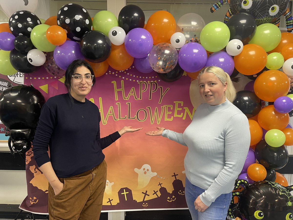 friendsofwwg's tweet photo. Balloon arch ready for pictures. £1 per digital print for some professional pics of all your little monsters. Thank you to @hinababar007 for her decorative skills and see you all tonight. 🎃👻💀 https://t.co/ZFUqDOhn2m