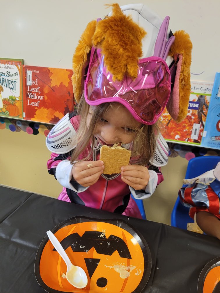 RCPS_EarlyLearn's tweet image. Spookley the Square Pumpkin 🎃 
#spookley #squarepumpkin #itsokaytobedifferent #pat  #dph 
#spookleythesquarepumpkin