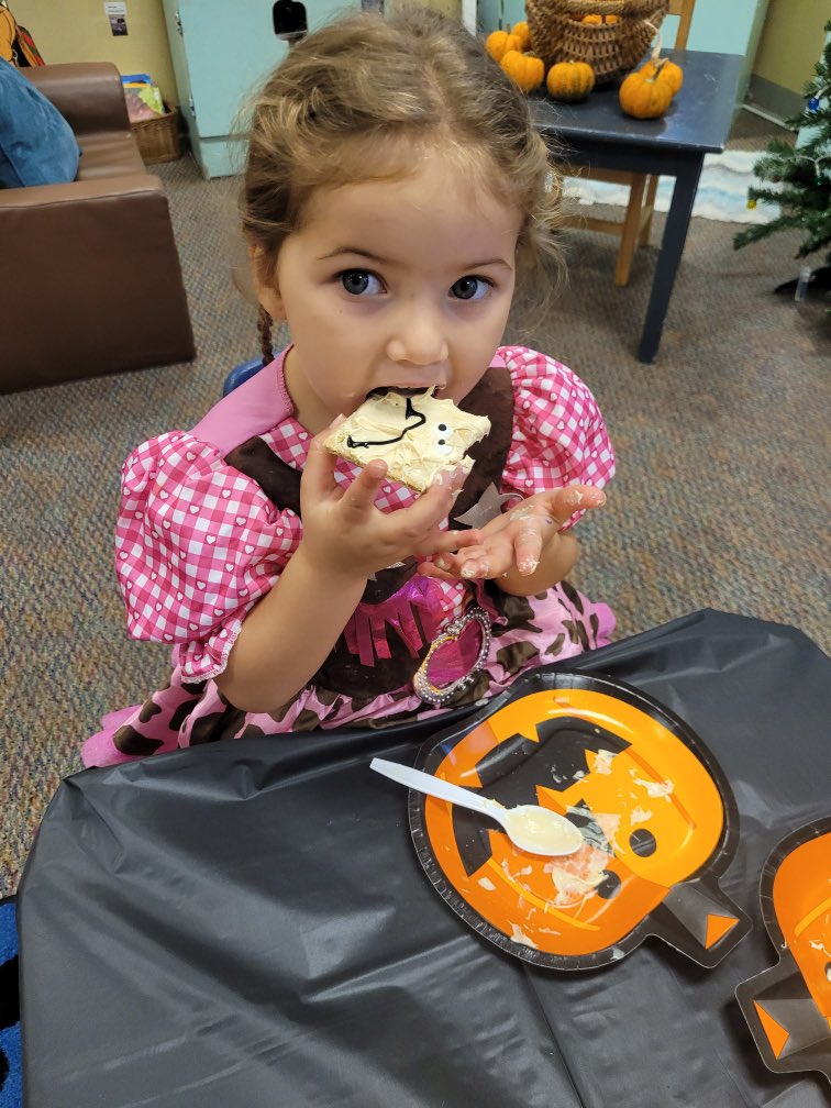 RCPS_EarlyLearn's tweet image. Spookley the Square Pumpkin 🎃 
#spookley #squarepumpkin #itsokaytobedifferent #pat  #dph 
#spookleythesquarepumpkin