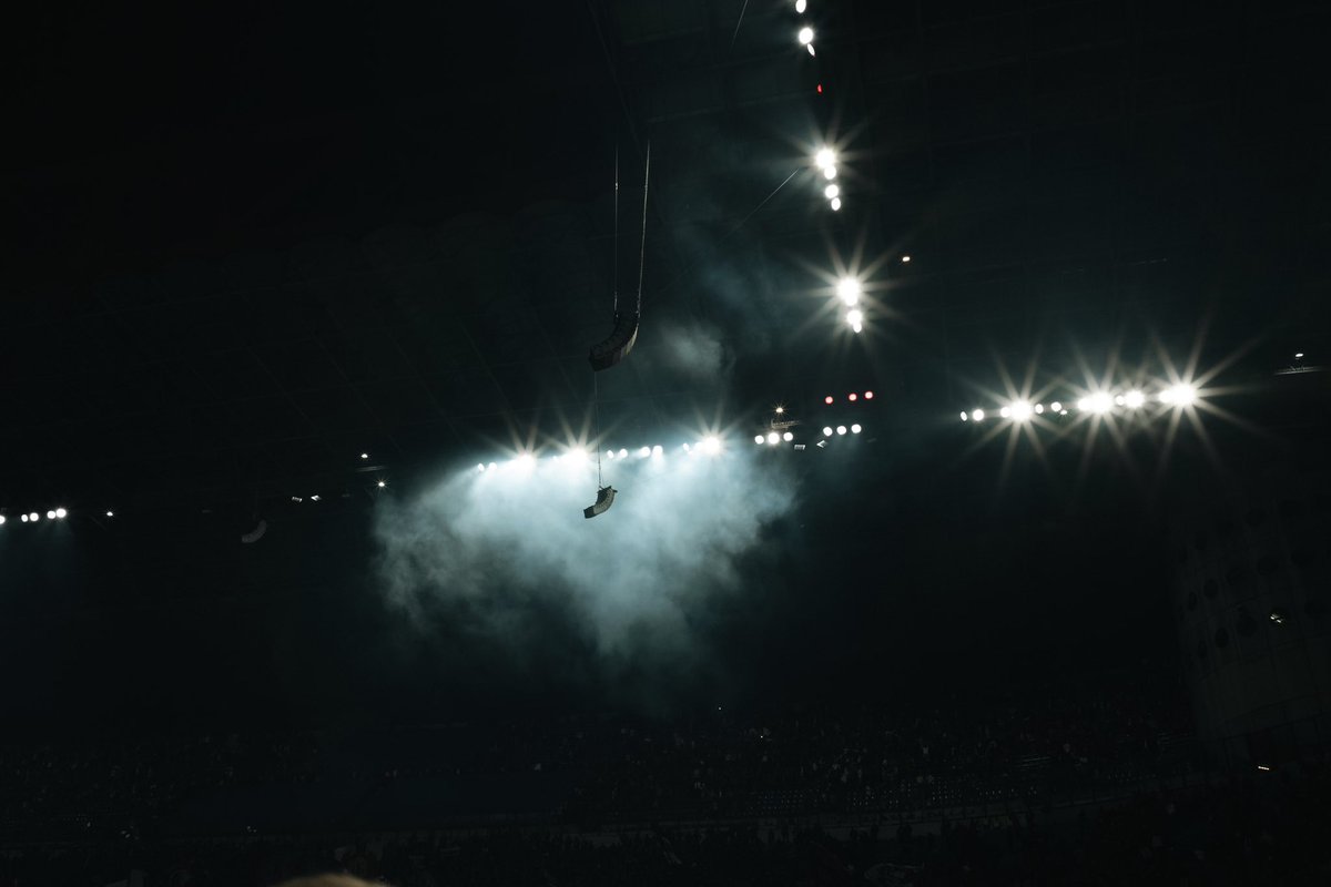 pashakolonifa's tweet photo. San Siro vibes https://t.co/nidqAg5T9Y