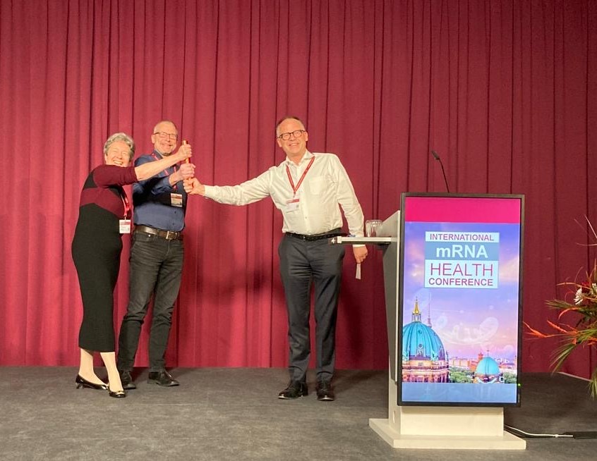 With the closing of this year’s event, @CureVacRNA is now passing the baton and responsibility for the next International #mRNAHealthConference 2024 to @Moderna_tx. We wish you good luck and all the best with next year’s event. #mRNA2023