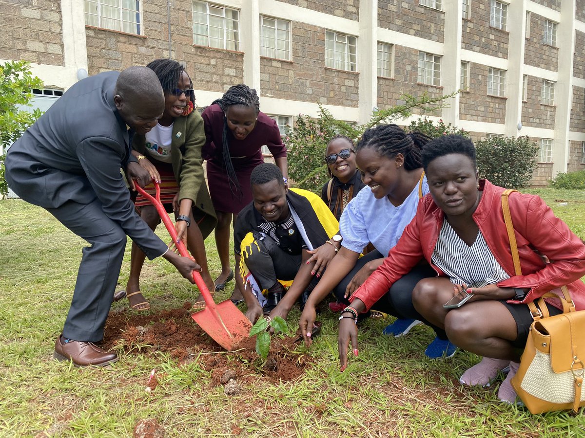 STFUganda's tweet photo. #STFupdates: Our livelihoods & Environment Department continues to engage and support @YALIRLCAlumniUg activities on climate change with trees.
This chapter is full of amazing young people that are committed to transform Africa.
Thanks to @usmissionuganda & other stake-holders. https://t.co/ZhdMzIOXcP