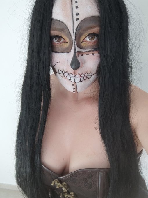 Bonjour Twitter ! On reste dans le th&egrave;me d'halloween pour ce shooting 😜  Bonne journ&eacute;e ! 😉 #camgirl #onlyfans #sexy #cosplay<a href="/tag/sexy"class="tags"><span>#sexy</span></a><a href="/tag/cosplay"class="tags"><span>#cosplay</span></a><a href="/tag/camgirl"class="tags"><span>#camgirl</span></a><a href="/tag/onlyfans"class="tags"><span>#onlyfans</span></a>