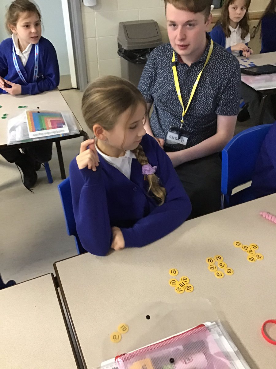 DeltaGreengates's tweet image. Using counters to find factors. #yearfive #maths #practicalmaths #multiplicationanddivision