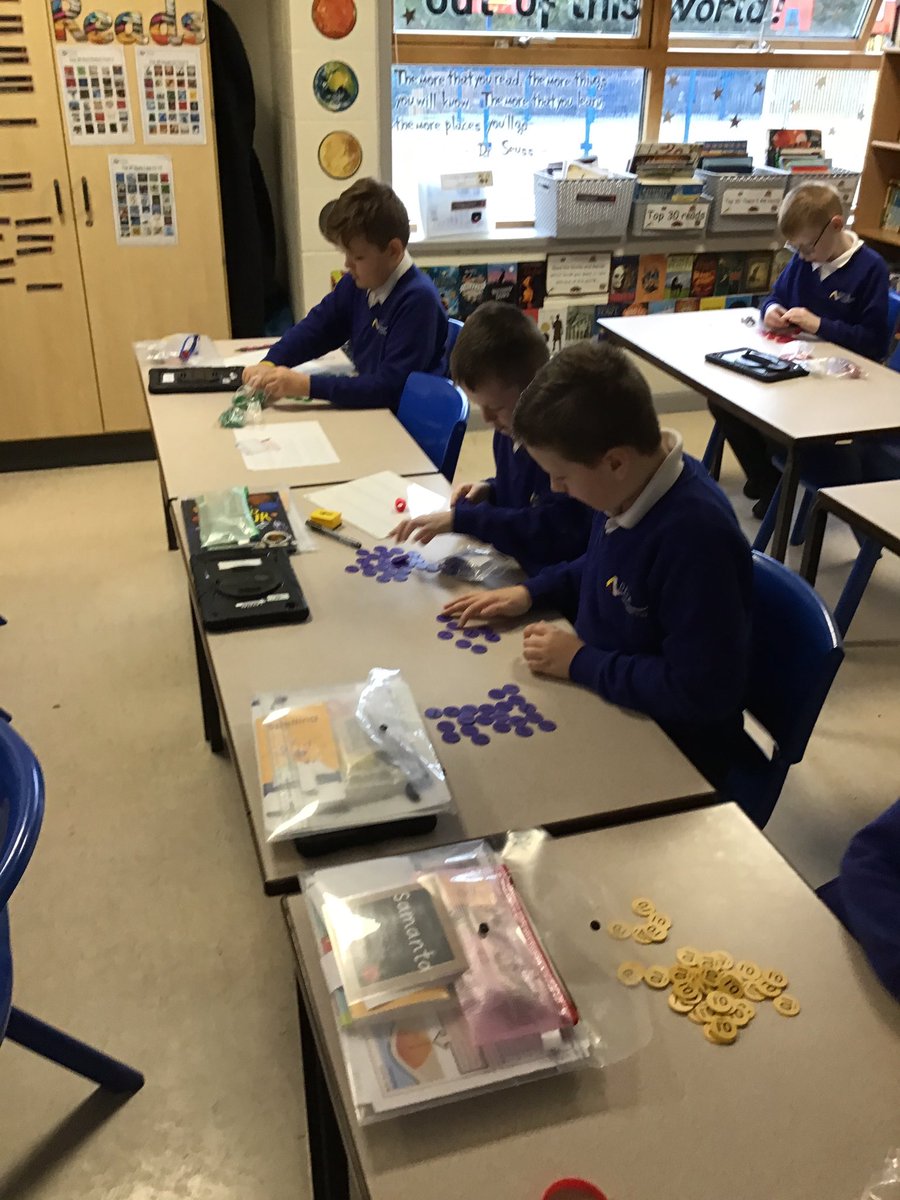 DeltaGreengates's tweet image. Using counters to find factors. #yearfive #maths #practicalmaths #multiplicationanddivision