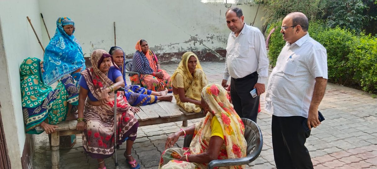 DSWOFIROZABAD11's tweet photo. जनपद में संचालित वृद्धाश्रम का औचक निरीक्षण किया गया।
@asim_arun
@UPSamajKalyan
@dm_firozabad
@CdoFirozabad https://t.co/lWG4fbUnSz