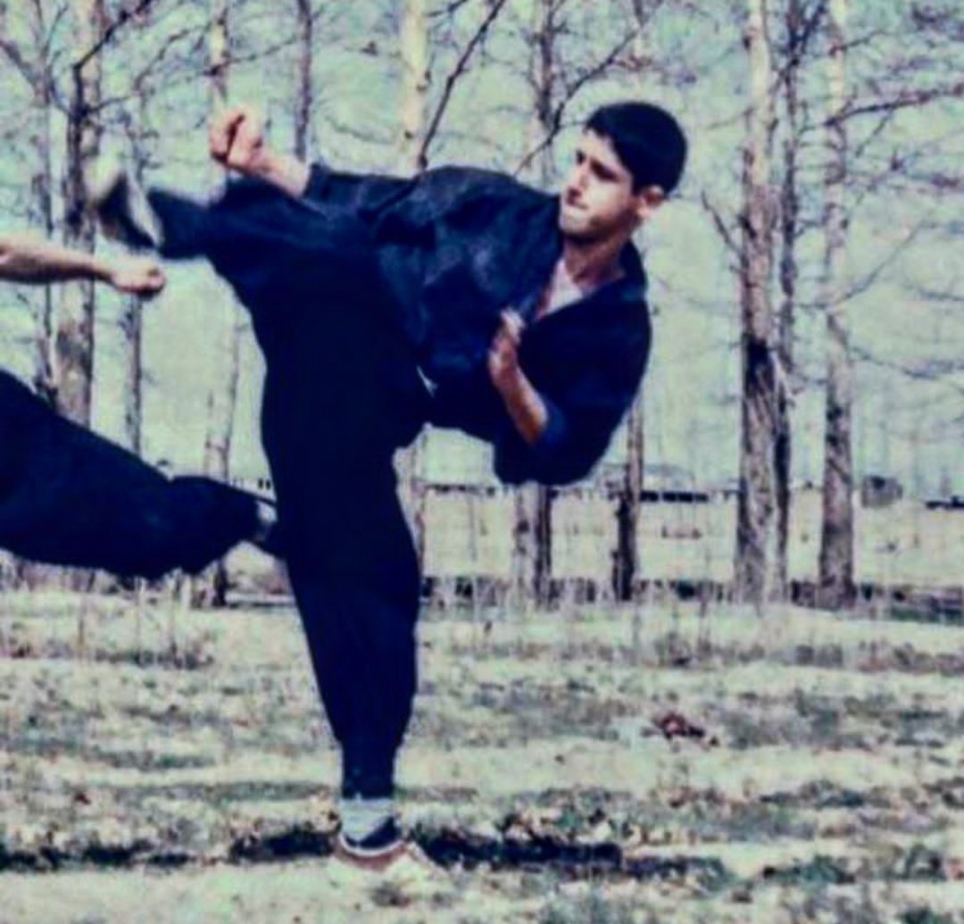 3ameffect_'s tweet photo. یکسال پیش بود که گفتی: اجازه بدید عزیز، اینا برای ورزشه، نشنیدن و جون عزیزتو ازمون گرفتن داداش...!

#سیدمحمد_حسینی https://t.co/b0wMxHl43d