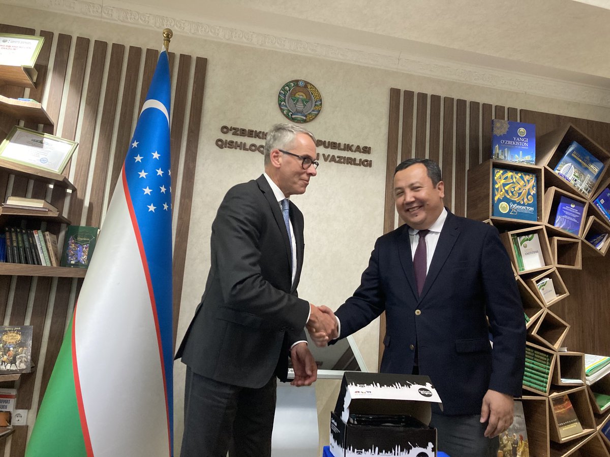 Water saving crops and technology are essential for the future of Uzbekistan agriculture. Secretary-general ⁦<a href="/JanKeesGoet/">Jan-Kees Goet</a>⁩ met vice-minister Nazarov to discuss NL knowhow ⁦@dickhylkema⁩ ⁦<a href="/greenhousedelta/">Dutch Greenhouse Delta</a>⁩ ⁦<a href="/AgroBericht/">AgroberichtenBuitenland</a>⁩ <a href="/minlnv/">Minlvvn</a> ⁦<a href="/PlantumNL/">Plantum</a>⁩