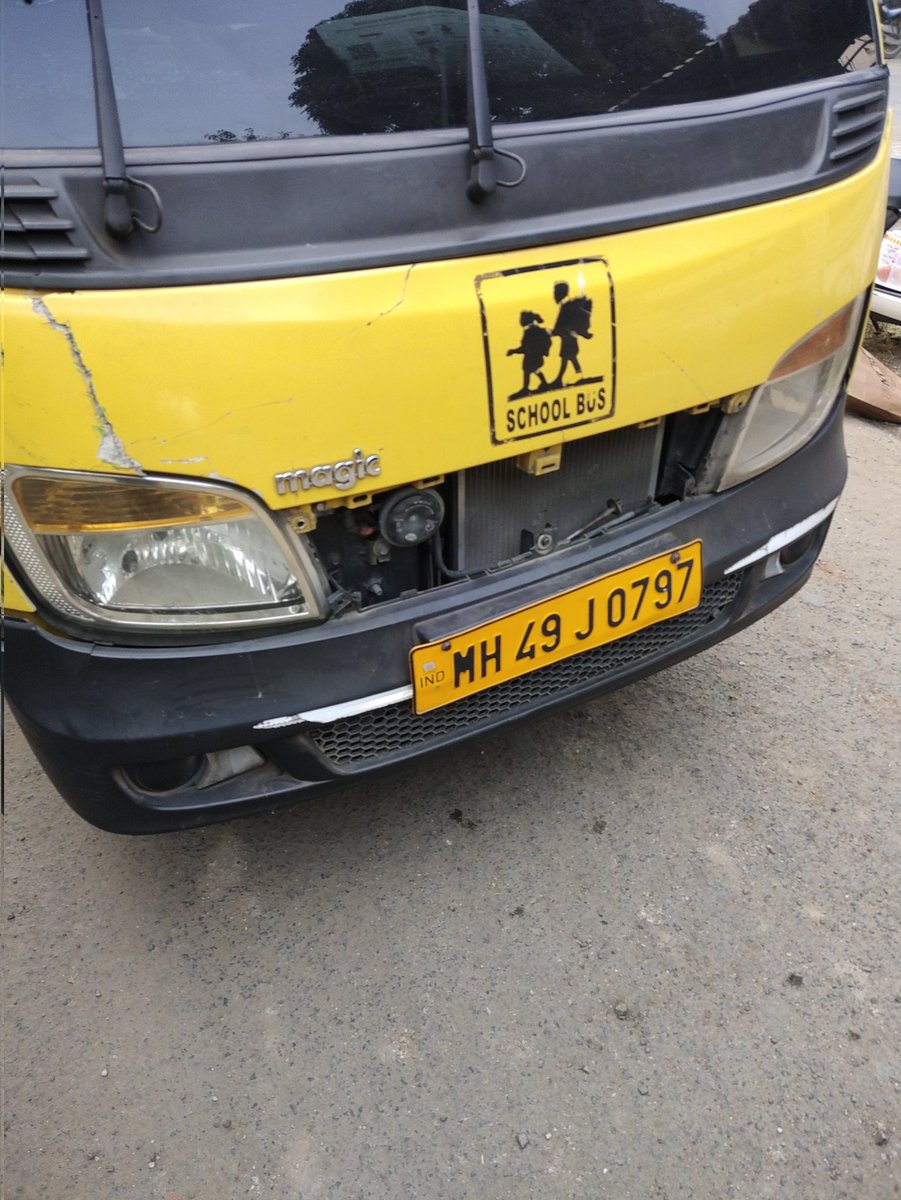 PerkeMunish's tweet photo. @NagpurPolice The driver of this school van was driving recklessly in the Narendra nagar area, with children on board. 
Kindly take cognizance of this nuisance, as he shall not play with the lives of innocent children on board.

Time of capture of the picture - 15:51 today. https://t.co/fTlhNv7McS