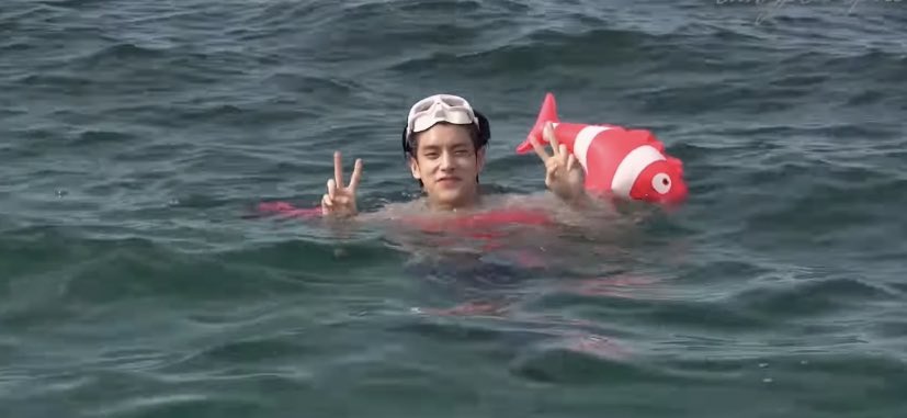 sjydaiIy's tweet photo. Jake looks so happy in his fish floatie https://t.co/mVs04MZYKm