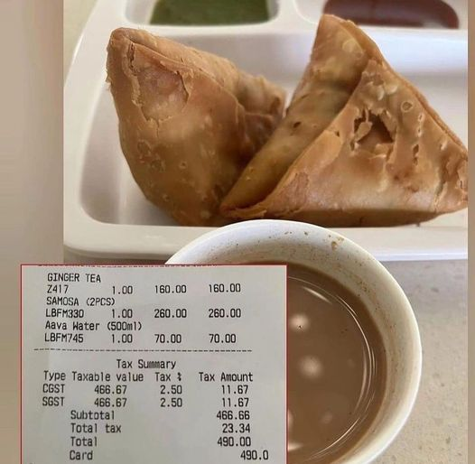 RAJUPAUNIKAR's tweet photo. Location: Mumbai Adani Airport
One tea 160.00
Two samosas : 260.00
One water bottle : 70.00
____________________
Total: 490.00
Common man is in danger, Adani is in fun! https://t.co/lRWzZELP8e