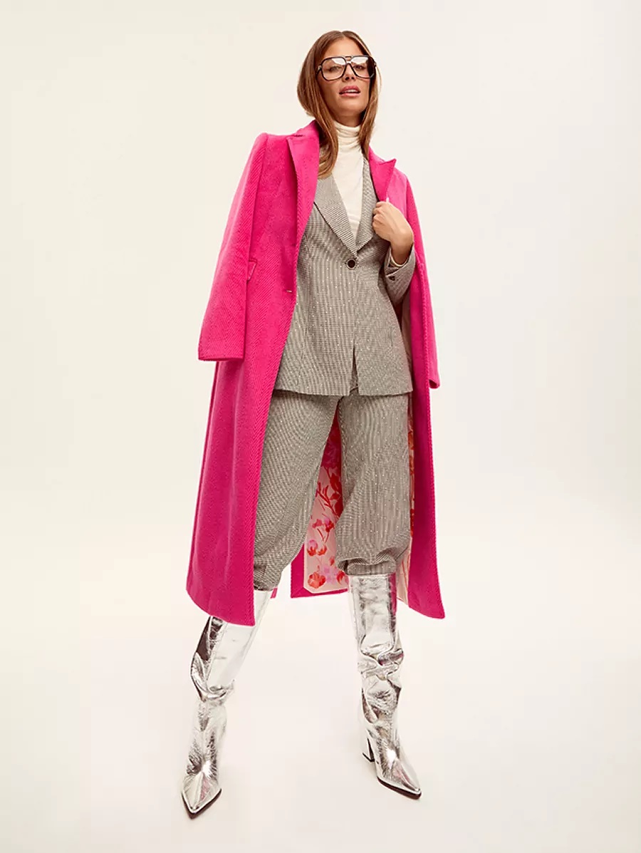KoccaOfficial's tweet photo. El fenómeno Barbiecore y la película de Greta Gerwig nos han recordado que no hay sueño (ni look) imposible. En un nuevo proyecto de @telva la modelo Desirée Cordero reinterpreta a la muñeca más famosa de la historia con la colección más  divertida y, por supuesto, rosa de Kocca. https://t.co/u8txyoXOhN