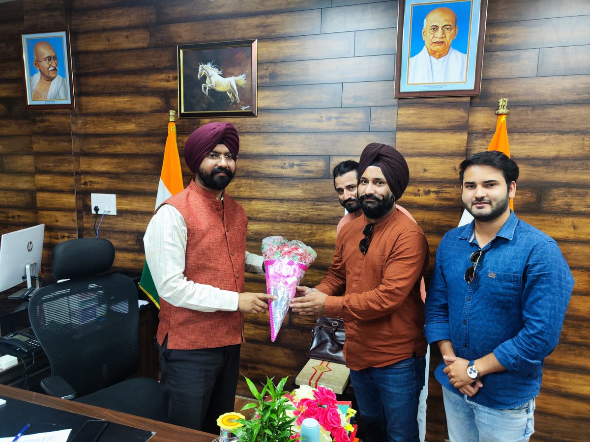 Meeting with DC Doda @harvinder_ias Sir along with @topfmstation Team.💐💐
@rjaryan_ @neerajrakwal @diprjk @MCBhaderwah