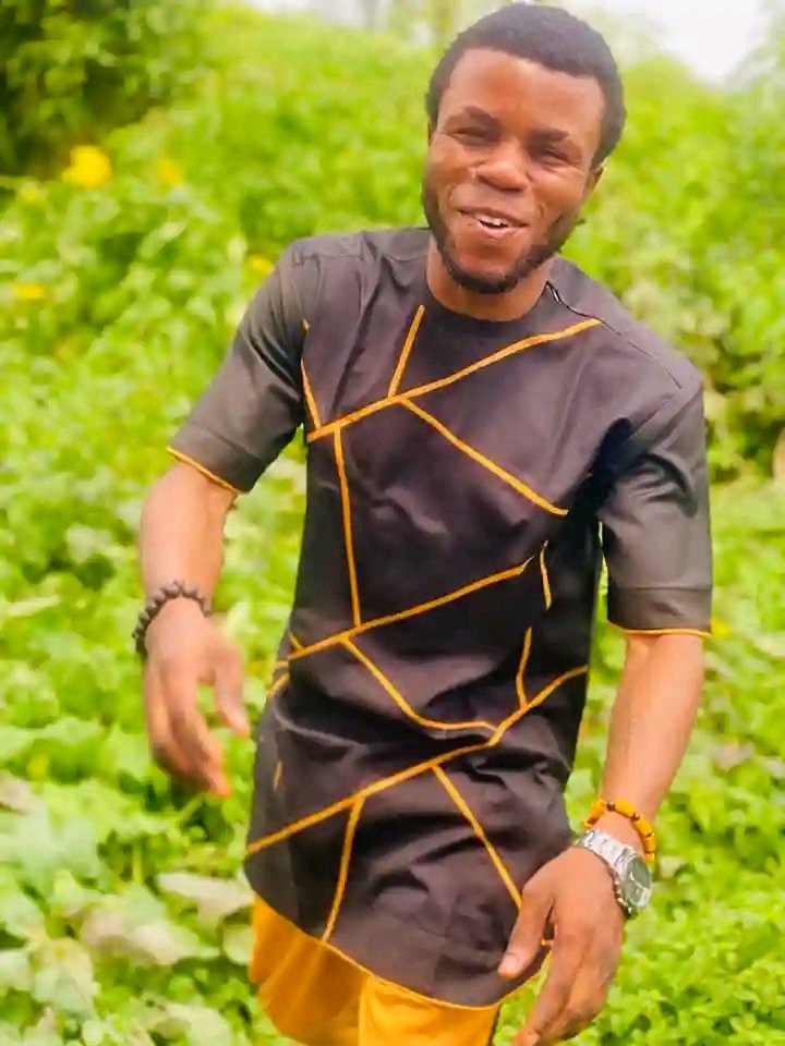 AmadadePurity's tweet photo. Hello everyone
Am a fashion designer who's so passionate about it. So are you on the  quest for quality outfits eg Ankara shirts, African print dresses, bomber jackets,kitengee bags and many more? 
Worry not @ThirstyShonaKE  got you sorted 
#AllyB
#babuowino https://t.co/inS02BGyzt