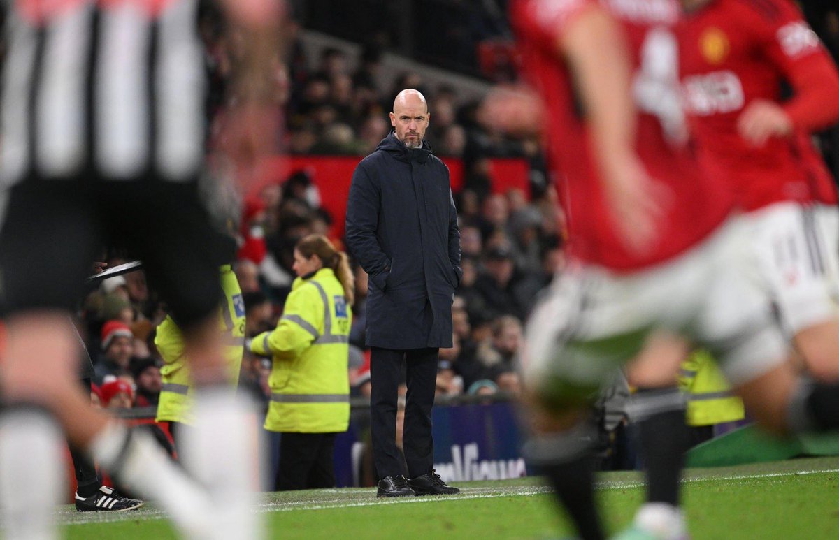 UtdDistrict's tweet photo. 🚨 | Dressing room sources say doubts are growing over Ten Hag's management and there is simmering resentment among certain players towards teammates. Some players are also unimpressed with the general direction of the club. [Samuel Luckhurst, MEN] https://t.co/p1Yvpjc0re