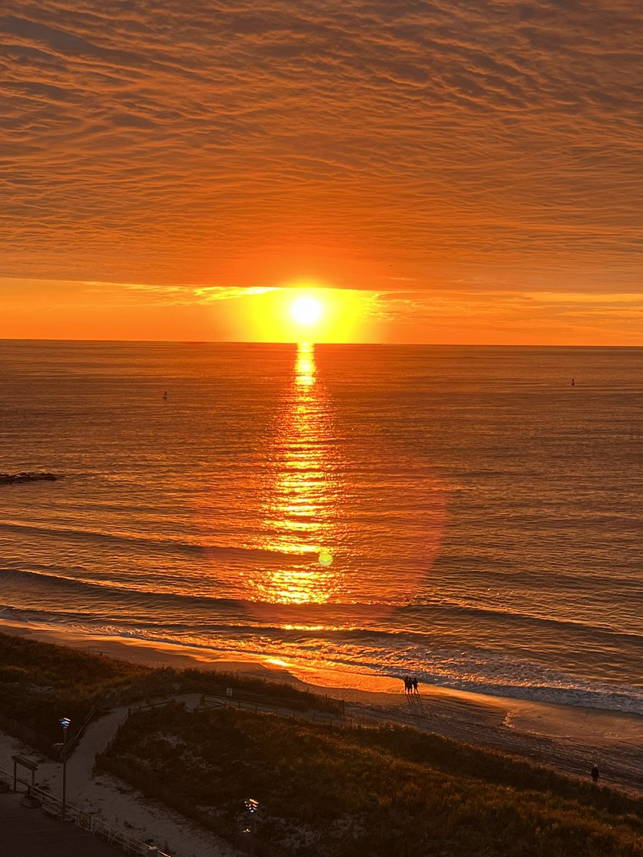 Jmadden98John's tweet photo. Good morning #phiadelphia it’s a a cold morning in my neck of the woods but the sun is coming up.🥳 https://t.co/LSTLUEtC9t