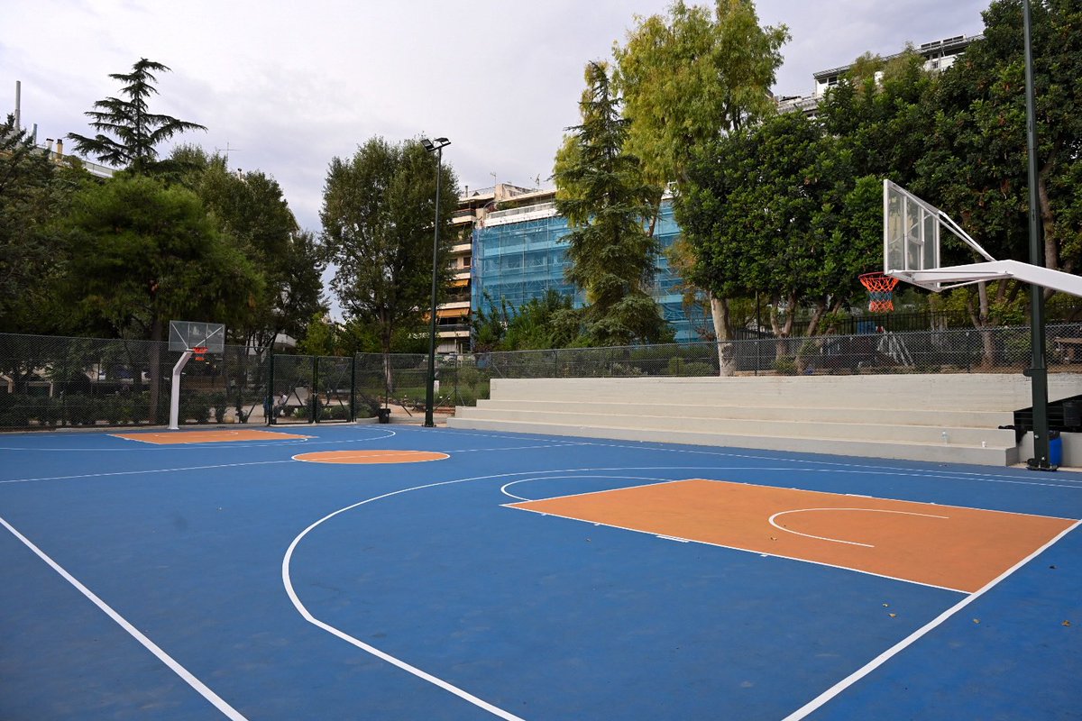 KBakoyannis's tweet photo. 🏀 Εννέα ακόμη γήπεδα μπάσκετ σε έξι ανοιχτούς αθλητικούς χώρους, στην Ακαδημία Πλάτωνος, στη Ριζούπολη, στον Άγιο Ελευθέριο, στην Ευελπίδων, στους Αμπελόκηπους και στο Λόφο Λαμπράκη, παραδίδονται ανακαινισμένα. Καλύτερες αθλητικές υποδομές, σε ακόμη περισσότερες γειτονιές της Αθήνας.