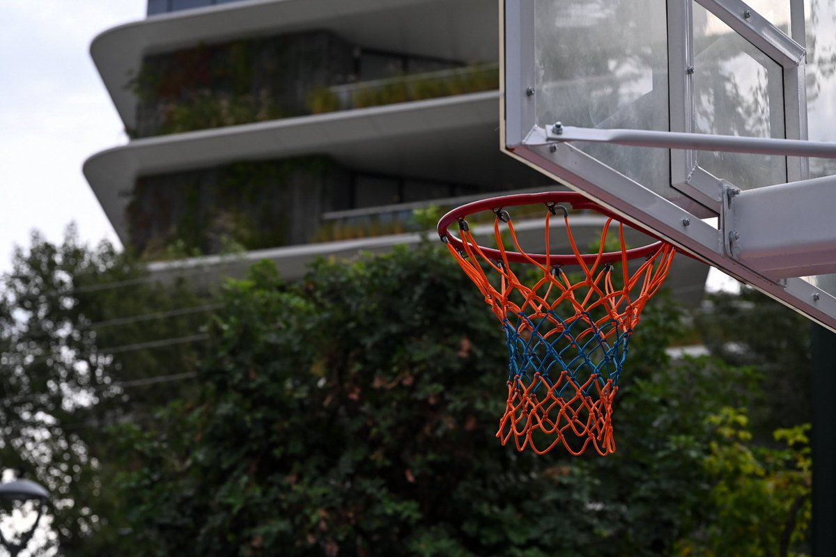KBakoyannis's tweet photo. 🏀 Εννέα ακόμη γήπεδα μπάσκετ σε έξι ανοιχτούς αθλητικούς χώρους, στην Ακαδημία Πλάτωνος, στη Ριζούπολη, στον Άγιο Ελευθέριο, στην Ευελπίδων, στους Αμπελόκηπους και στο Λόφο Λαμπράκη, παραδίδονται ανακαινισμένα. Καλύτερες αθλητικές υποδομές, σε ακόμη περισσότερες γειτονιές της Αθήνας.