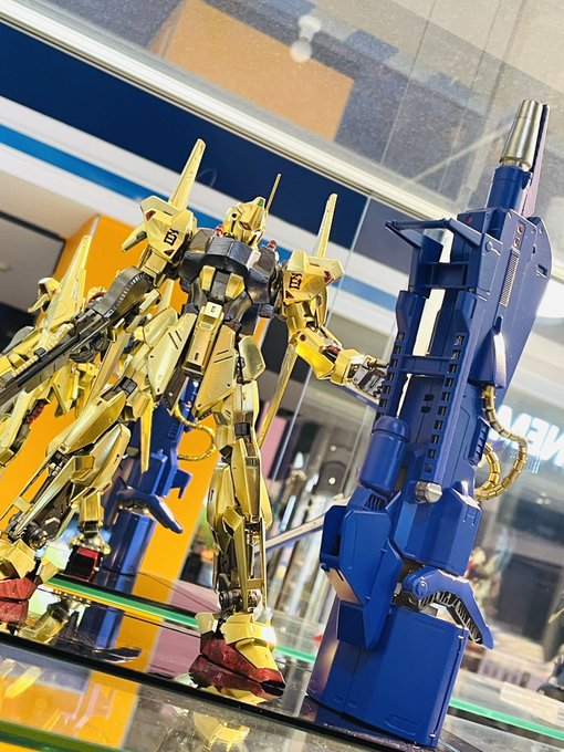 tamtamkanazawa's tweet photo. 【第6回 タムタム金沢模型展作品紹介】
エントリーNo.29
作品名：純金泊 百式＆メガバズーカランチャー
作者　：もっさん＠金箔工芸モデラー様(@tkmotsu1 )
＃タムタム金沢模型展 https://t.co/EkAGHFzIp0