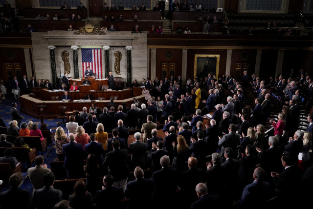Marchfoward's tweet photo. KEMASKINI

Dewan Perwakilan US meluluskan Akta Pencegahan Kewangan Antarabangsa Hamas 2023(US HR340) dan akan dibawa ke Senat

Akta itu jika dilaksanakan bermakna

-Negara yang terlibat membantu Hamas dari segi material akan dihalang daripada mendapat bantuan US atau eksport amunisi kawalan selama setahun

- Institusi Kewangan Antarabangsa juga akan diarahkan untuk tidak memberikan bantuan kewangan kepada negara yang tersenarai selama setahun

- Presiden US juga harus memaklumkan kepada Kongres US mengenai senarai negara yang membantu Hamas dan Kumpulan Jihad Islam dari segi material serta senarai individu yang memberi sokongan dan perkhidmatan signifikan kepada dua kumpulan itu

- Individu yang tersenarai membantu Hamas dan Kumpulan Jihad Islam akan dikenakan 2 atau lebih sekatan ke atas mereka

Namun begitu akta ini mengandungi beberapa pengecualian 

Undian ini diluluskan 363 bersetuju dan 46 menentang dibawa oleh Ahli Dewan Brian Mast(Daerah 21 Florida Parti Republikan) dan Josh Gotteinmer(Daerah Kelima New Jersey  Parti Republikan) dan sudah dibentangkan pada Januari 2023