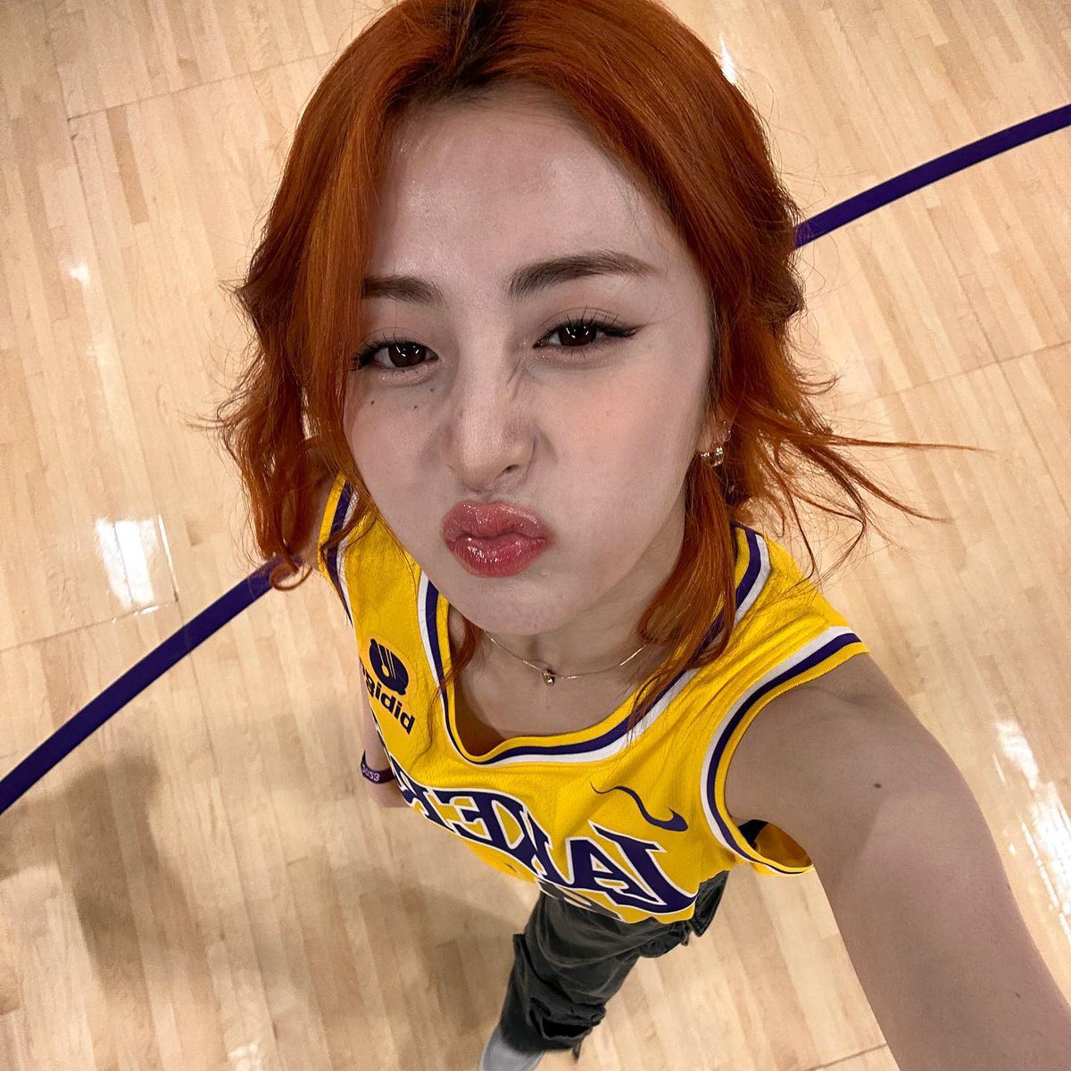 Jeneissente's tweet photo. LA Lakers versus LA Clippers today! Couldn't believe we got to attend the match. We had so much fun meeting the LAKER GIRLS too, they are all gorgeous. https://t.co/iJvk9EUizR