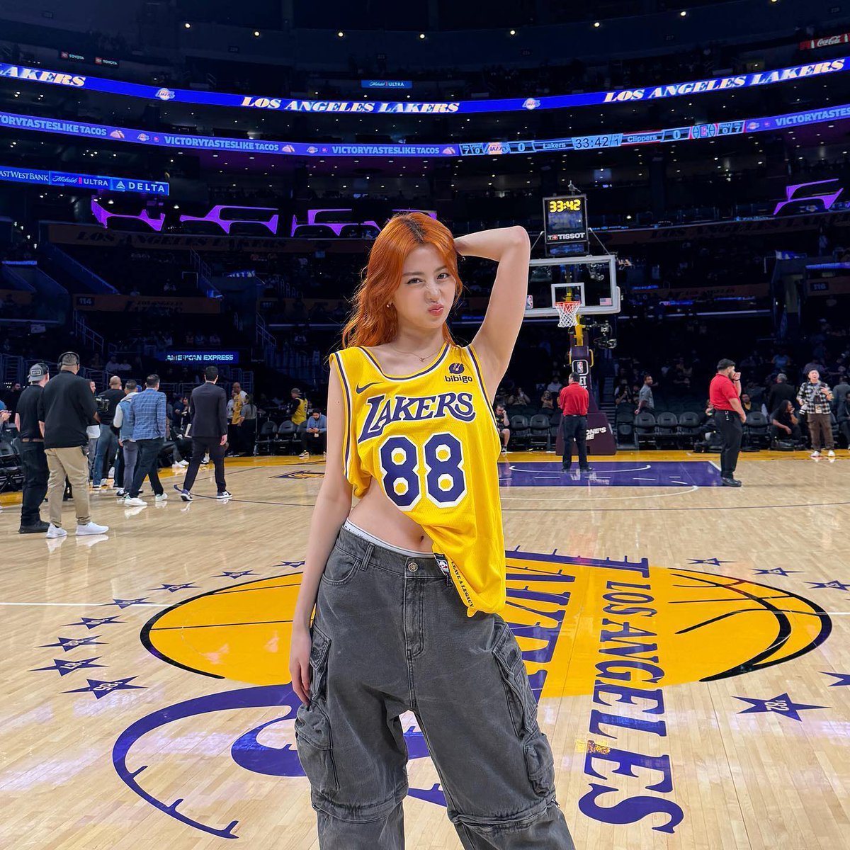 Jeneissente's tweet photo. Taking pictures in the middle of the basketball court was something I never thought I needed. https://t.co/ypZJsZQZ9y