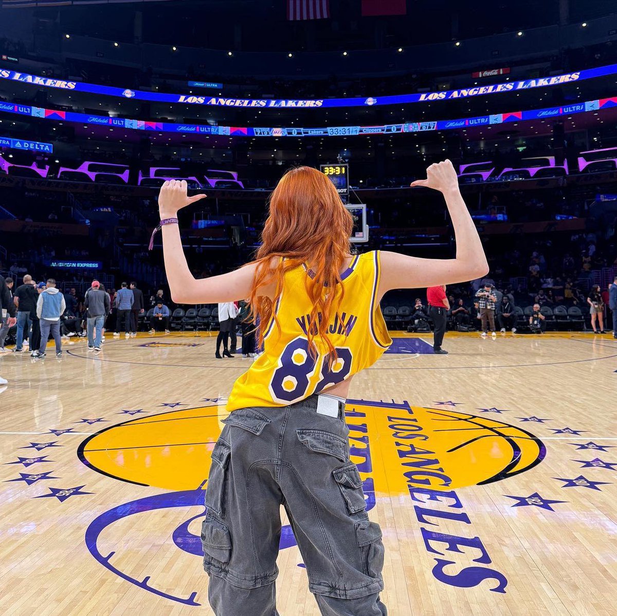 Jeneissente's tweet photo. Taking pictures in the middle of the basketball court was something I never thought I needed. https://t.co/ypZJsZQZ9y