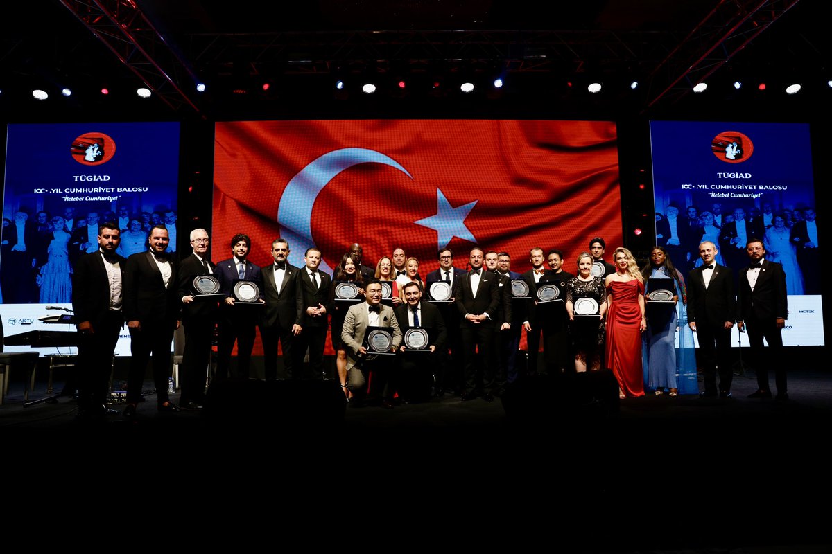 sansruben's tweet photo. Un honor haber representado a los Jóvenes Empresarios Españoles y @CEAJE, en la asamblea de lideres del @G20_YEA en #Estambul en el marco de la celebración de los 100 años de la república de #Turquía. ¡ Enhorabuena #Türkiye 🇹🇷 ! 👏 https://t.co/RfoWJ86LRS