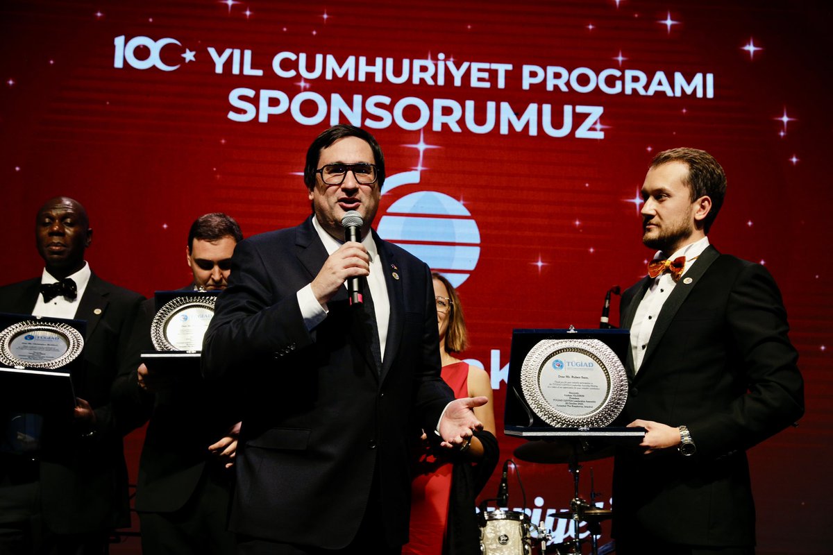sansruben's tweet photo. Un honor haber representado a los Jóvenes Empresarios Españoles y @CEAJE, en la asamblea de lideres del @G20_YEA en #Estambul en el marco de la celebración de los 100 años de la república de #Turquía. ¡ Enhorabuena #Türkiye 🇹🇷 ! 👏 https://t.co/RfoWJ86LRS