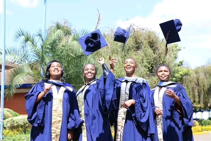 AmadadePurity's tweet photo. Graduation gowns available @ThirstyShonaKE  in bungoma county. If  you or anyone you know is in search for graduation gowns for both kids and grown-ups kindly contact/whatsaap 0741069095 delivery is done countrywide. 

Riggy HELB babu owino karura https://t.co/3QBijvJoUK