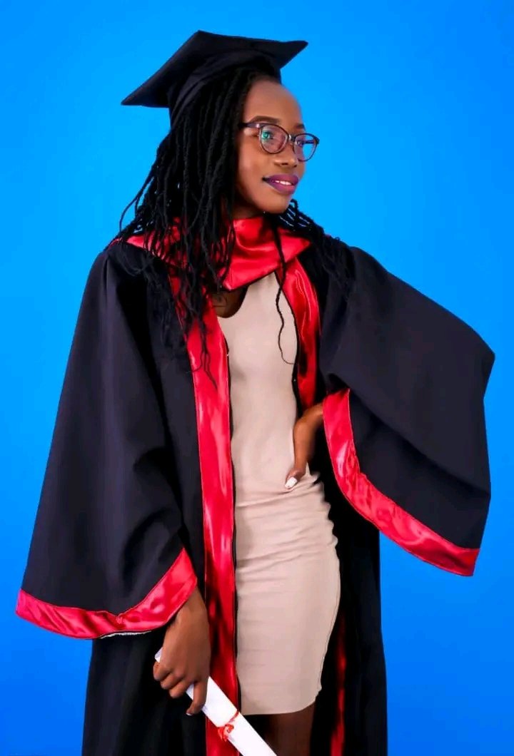 AmadadePurity's tweet photo. Graduation gowns available @ThirstyShonaKE  in bungoma county. If  you or anyone you know is in search for graduation gowns for both kids and grown-ups kindly contact/whatsaap 0741069095 delivery is done countrywide. 

Riggy HELB babu owino karura https://t.co/3QBijvJoUK