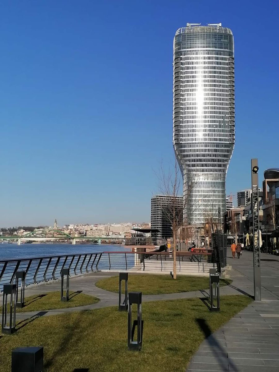 Rugoba Kule Beograd neprirodno zabijena u umorno tkivo našeg glavnog grada. 

Beograd već 11 godina preživljava urbanističku i estetsku tragediju čiji su kreatori režimski urbanisti i neimari.

Zaustavimo je 17. decembra, zauvek...