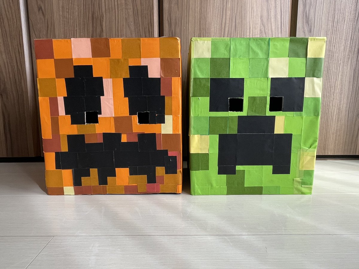 classicotsuka's tweet photo. 今年のハロウィンは、妻が折り紙を使ってマイクラの被り物を自作。なるほど、、かなり良いよ！ #ハロウィン https://t.co/xqYJeJ6M3P