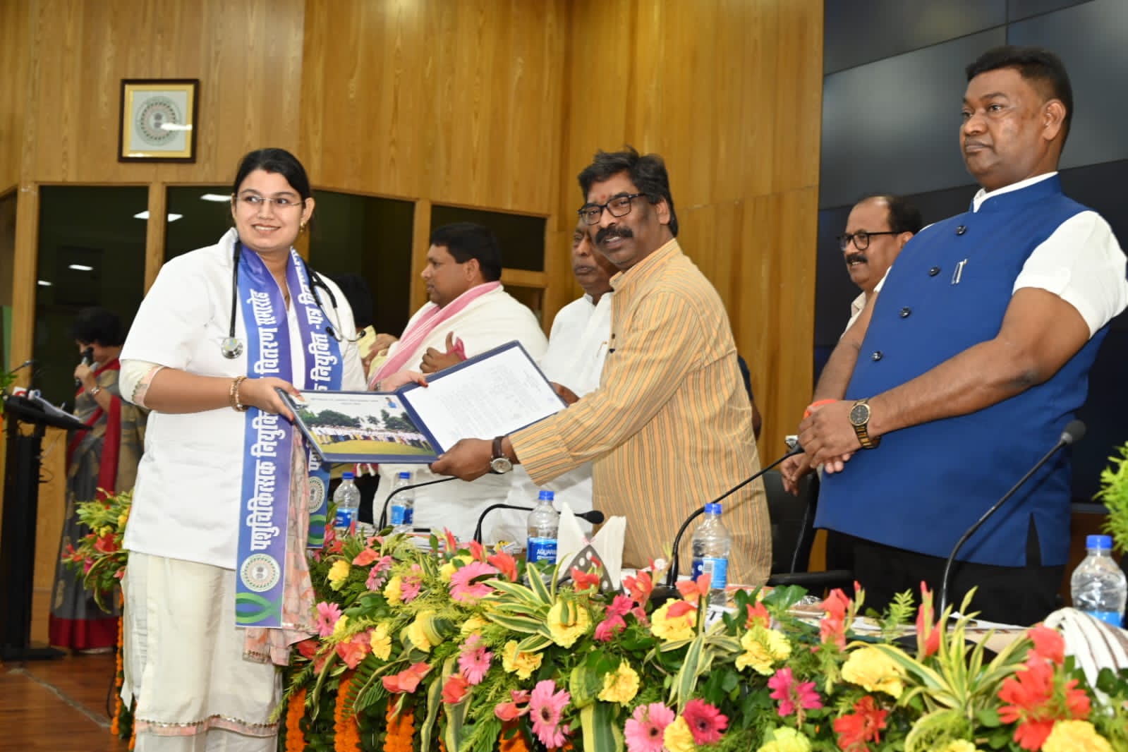 CM हेमंत सोरेन ने 66 पशु चिकित्सकों को सौंपा नियुक्ति पत्र, जानिए क्या कहा… - CM Hemant Soren handed over appointment letters to 66 veterinarians, know what he said…