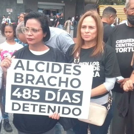 "Cuando no hay justicia para los presos políticos, no hay justicia para los venezolanos".

Ana Leonor Acosta